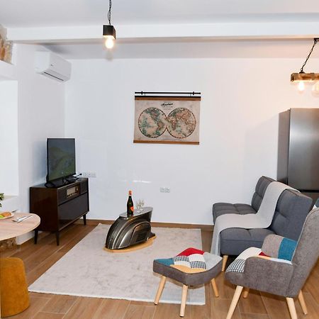 Captain Theo'S Modern Apartment Maria Lefkimmi  Esterno foto